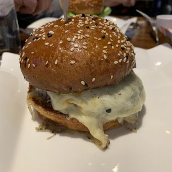 Gordon Ramsay Burger Las Vegas - Ultimate Cheeseburger by Gordon Ramsey Burger - Burgers Near Me - Las Vegas, Nevada Gordon Ramsay Burger Las Vegas - Ultimate Cheeseburger by Gordon Ramsey Burger - Burgers Near Me - Las Vegas, Nevada