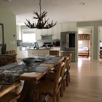 Trout River Lodge - Kitchen and Dining Room - Hotels Near Me - Montgomery, Vermont