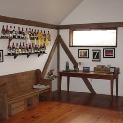 Sharp Rock Vineyards & Cottages
