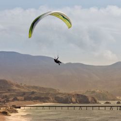 High Wind Paragliding - San Francisco Bay Area - Mark flying the Boomerang