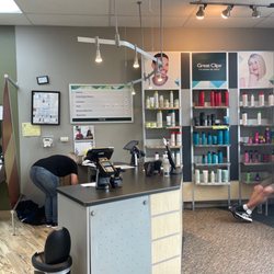 Great Clips - Front entrance