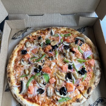 The Veil Brewing - Veggie pizza- fresh roasted garlic & shallots spoke to me!!! - Beer Bar Near Me - Norfolk, Virginia The Veil Brewing - Veggie pizza- fresh roasted garlic & shallots spoke to me!!! - Beer Bar Near Me - Norfolk, Virginia