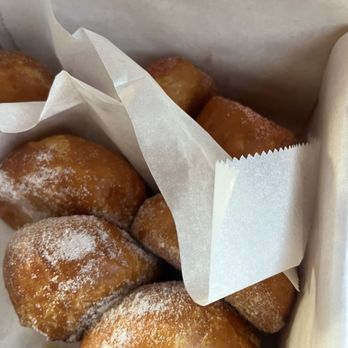 Leonard's Bakery - Moments before disaster - Bakeries Near Me - Honolulu, Hawaii