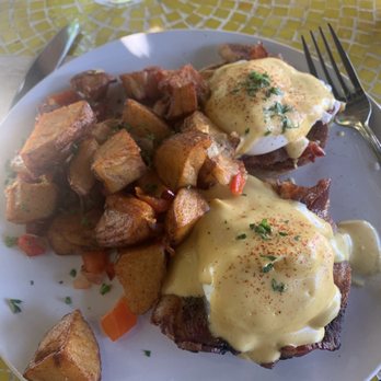 Vic's - Bacon Eggs Benedict - Breakfast & Brunch Near Me - Martinez, California