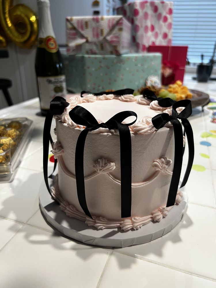 Mare's Custom Cakes Logo