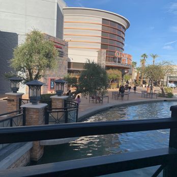 The Cheesecake Factory - Water feature - American Near Me - Rancho Mirage, California