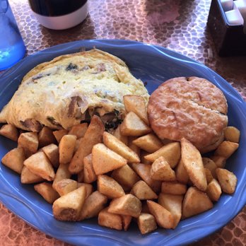 Oscar's Cafe - Veggie omelet with a buttermilk biscuit and potatoes - Mexican Near Me - Springdale, Utah Oscar's Cafe - Veggie omelet with a buttermilk biscuit and potatoes - Mexican Near Me - Springdale, Utah
