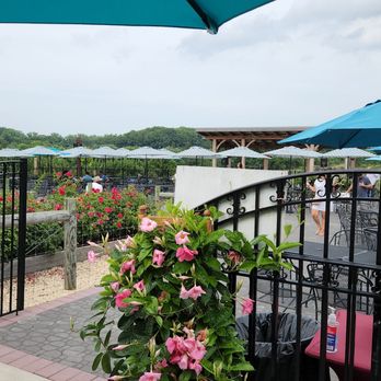 Fox Hollow Vineyards - Wine Tasting Room Near Me - Holmdel, New Jersey