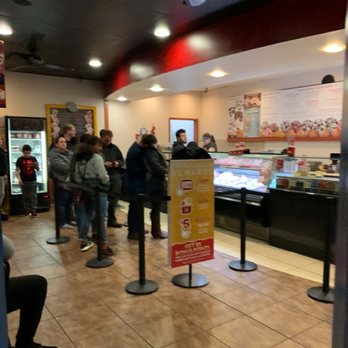 Cold Stone Creamery - Friday night crowd - Ice Cream & Frozen Yogurt Near Me - Federal Way, Washington