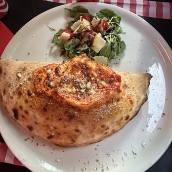 Pizza Fresca - Calzone - Pizza Near Me - Saint-Gilles, BRU Pizza Fresca - Calzone - Pizza Near Me - Saint-Gilles, BRU