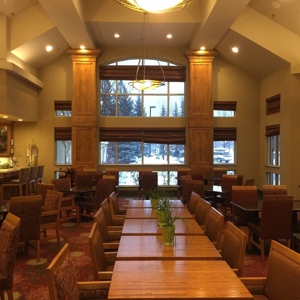 Hilton Garden Inn Bend - Breakfast/dinner dining area and bar - Hotels Near Me - Bend, Oregon Hilton Garden Inn Bend - Breakfast/dinner dining area and bar - Hotels Near Me - Bend, Oregon