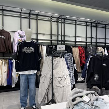 H&M - Women's Clothing Near Me - Lakewood, California H&M - Women's Clothing Near Me - Lakewood, California