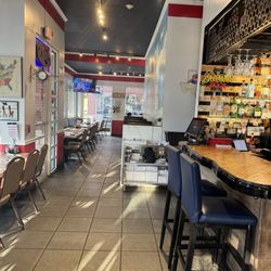 Roma's Italian Bistro - Main dining area