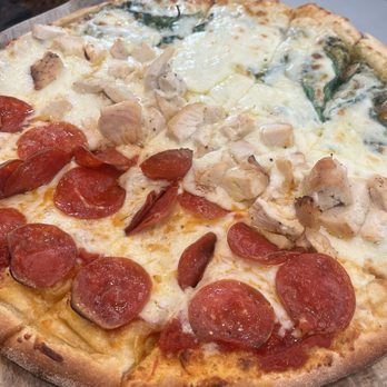 De Luca's Restaurant - De Luca's Special Pizza - Italian Near Me - Whittier, California De Luca's Restaurant - De Luca's Special Pizza - Italian Near Me - Whittier, California