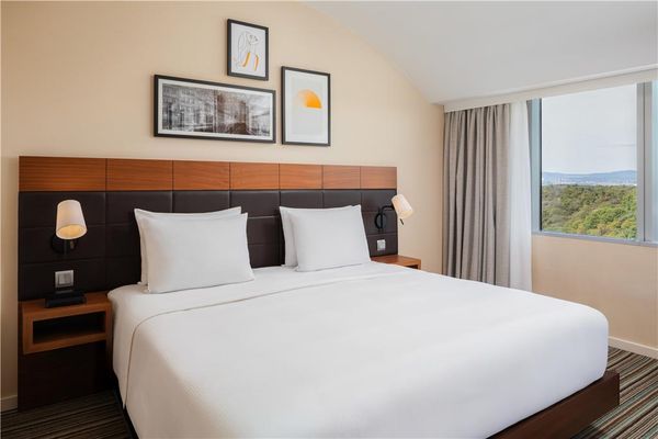 Hilton Frankfurt Airport by null