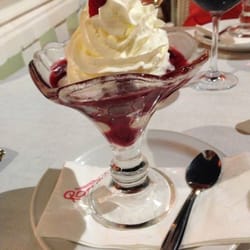 Restaurant Rossini & Roger's Steak house - Lamponi - warm raspberries with vanilla ice cream and cream