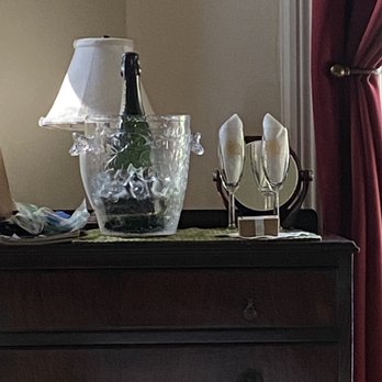 Hennessey Estate - Champagne in our room (extra fee) but worth it! - Bed & Breakfast Near Me - Napa, California Hennessey Estate - Champagne in our room (extra fee) but worth it! - Bed & Breakfast Near Me - Napa, California