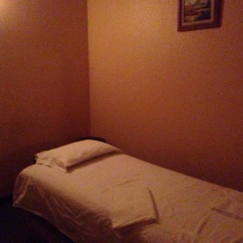 My Head 2 Toe - Simple, clean private massage room - Massage Near Me - Costa Mesa, California My Head 2 Toe - Simple, clean private massage room - Massage Near Me - Costa Mesa, California