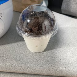 Ralph's Italian Ice - Picture of what I received. (Vanilla soft serve and chocolate chips)