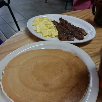 Hungry Hunter Restaurant - Breakfast & Brunch Near Me - Branson, Missouri