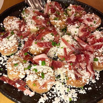 Cachitos - Sliced fig with prosciutto - Tapas Bars Near Me - Barcelona, B Cachitos - Sliced fig with prosciutto - Tapas Bars Near Me - Barcelona, B