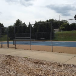 "Dad" Perry Park - Tennis court.