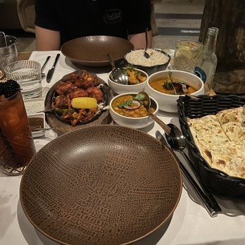 Ashoka - Amsterdam Centrum - Garlic tandoori, garlic naan, Chana masala, aloo gobi, chicken tikka masala and rice - Himalayan/Nepalese Near Me - Amsterdam, New Hampshire