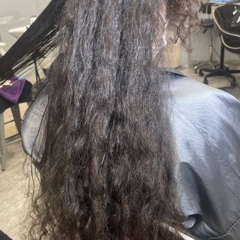 Adore J'adore Self Care Bar  - The before photo when I came in with postpartum shedding - Hair Extensions Near Me - Miami Gardens, Florida