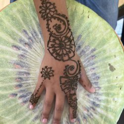 Panna Eyebrow Threading & Henna Studio - Henna