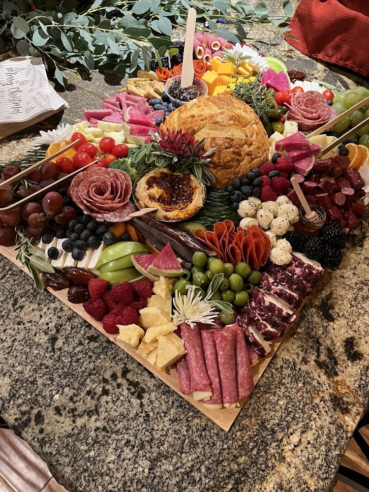 Graze and Rosé Catering Logo