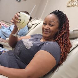Asiana Nails Lounge - Pedi massage with cucumber mojito