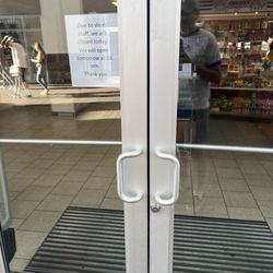 The Cosmetics Company Store - Closed sign