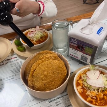 La Casa de Toño - Pozole de Pollo x2; Agua Limon; Agua Horchata - Mexican Near Me - México, D.F., DIF