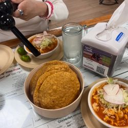 Pozole de Pollo x2; Agua Limon; Agua Horchata