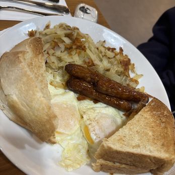 Clover's - American Near Me - Skaneateles, New York
