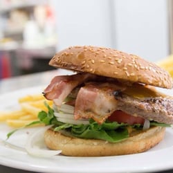 Brauhaus Aloysianum - Giant Burger - der Renner