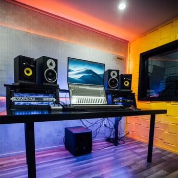 Union Recording Studio - Are you wondering what you need to do to play music on your own? We can help! Our studio is equipped with the latest software and technology - Recording & Rehearsal Studios Near Me - Los Angeles, California Union Recording Studio - Are you wondering what you need to do to play music on your own? We can help! Our studio is equipped with the latest software and technology - Recording & Rehearsal Studios Near Me - Los Angeles, California