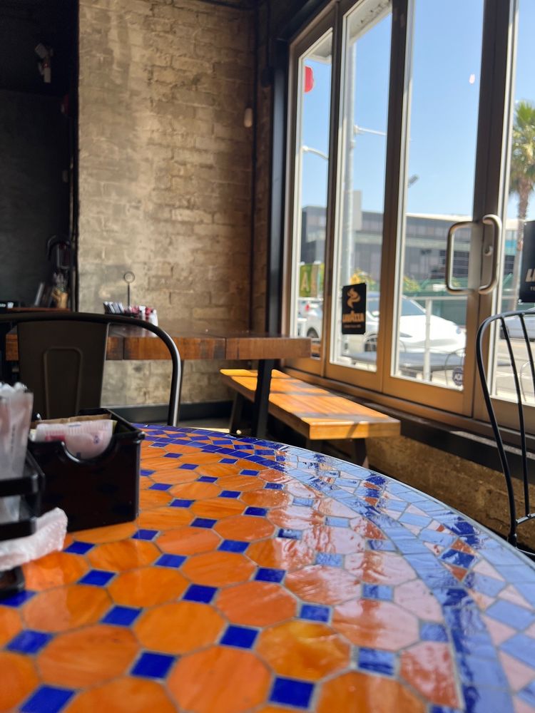 Lazy Daisy - Beverly Hills