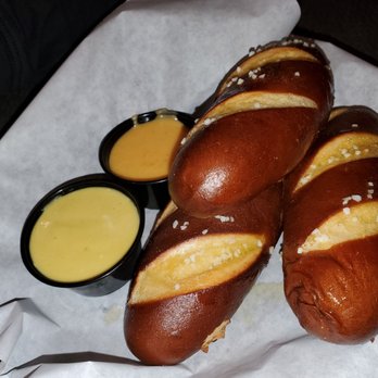 Augie's Sports Grill - Good starter - American Near Me - Goodyear, Arizona