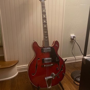 Madrid Guitars - My Japanese Epiphone hollow body is back in the rota thanks to Brandon - Guitar Stores Near Me Madrid Guitars - My Japanese Epiphone hollow body is back in the rota thanks to Brandon - Guitar Stores Near Me