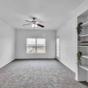 Silverleaf Apartments - 9' Ceilings - Apartments Near Me - Fort Worth, Texas Silverleaf Apartments - 9' Ceilings - Apartments Near Me - Fort Worth, Texas