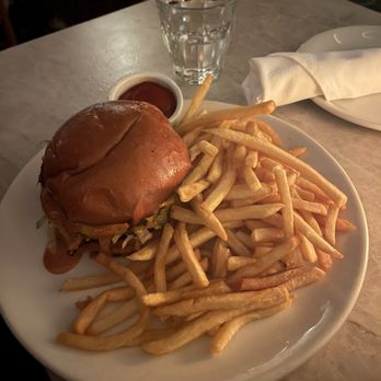 Great White Melrose - Tremendous burger - Salad Near Me - West Hollywood, California Great White Melrose - Tremendous burger - Salad Near Me - West Hollywood, California