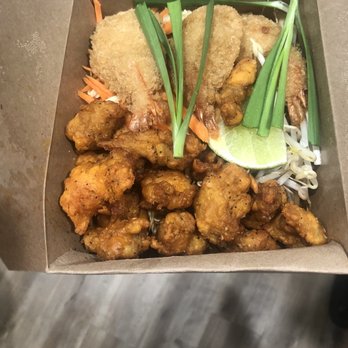 Srisiam Thai Kitchen - Special Pad Thai, the packaging also helped keep the chicken crispy - Thai Near Me - Arcadia, California