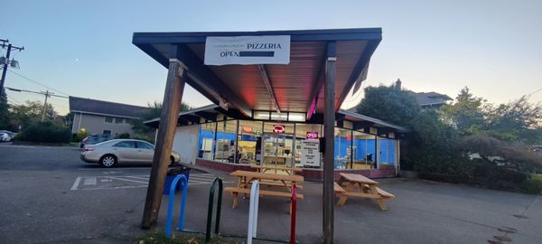 Lombardo's Pizzeria by null