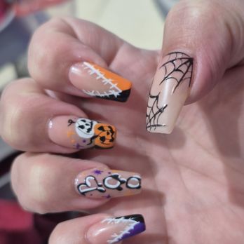Fendii Nails & Spa - Nail Salons Near Me - Spokane Valley, Washington