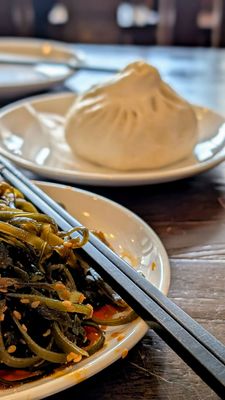 Min’s Noodle House 渔家重庆小面 by null