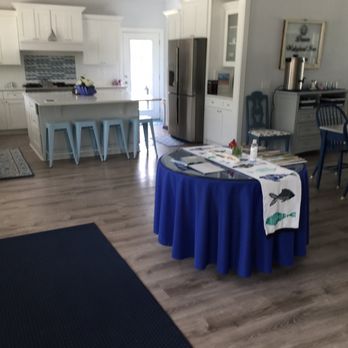 Darien Waterfront Inn - Dining area and kitchen. - Bed & Breakfast Near Me - Darien, Georgia Darien Waterfront Inn - Dining area and kitchen. - Bed & Breakfast Near Me - Darien, Georgia