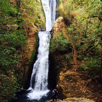 Bridal Veil Falls - Did a bit of rock climbing to get this close - Hiking Near Me - Corbett, Oregon Bridal Veil Falls - Did a bit of rock climbing to get this close - Hiking Near Me - Corbett, Oregon