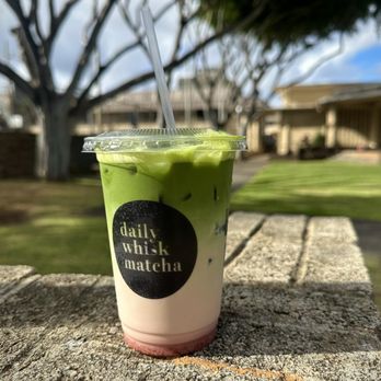 Daily Whisk Matcha - Strawberry matcha - Cafes Near Me - Honolulu, Hawaii