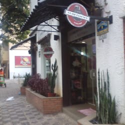 Quase Famosos Camiseteria - Fachada da loja